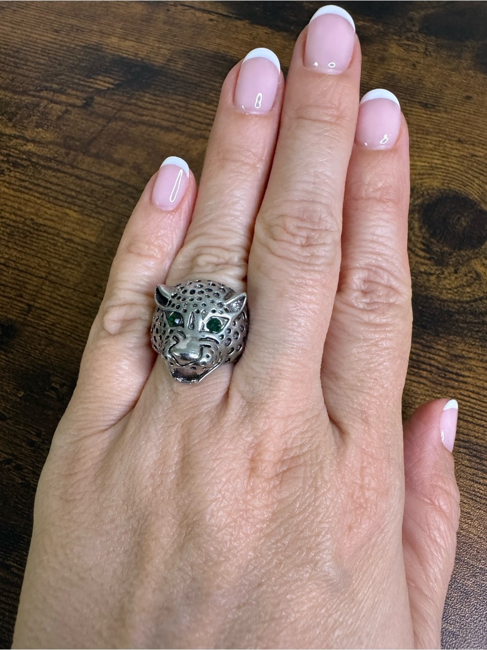 Vintage Silver Tone Leopard Head Ring with Green Eyes